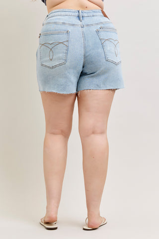 Judy Blue Mid Rise Rigid Magic Dad Shorts 150364