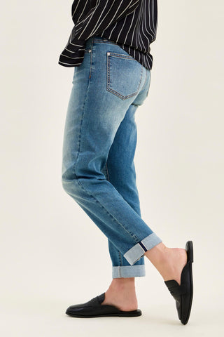 Judy Blue Mid Rise Double Button Cool Denim Boyfriend Denim Jeans 881089
