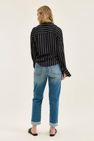 Judy Blue Mid Rise Double Button Cool Denim Boyfriend Denim Jeans 881089