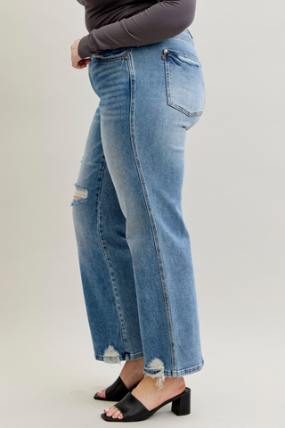 Judy Blue Mid Rise Rigid Magic Destroy Straight Denim Jeans 881038