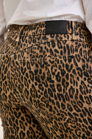 Judy Blue Mid Rise Leopard Luxe Jaqueline Flare Denim Jeans 881180