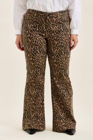Judy Blue Mid Rise Leopard Luxe Jaqueline Flare Denim Jeans 881180