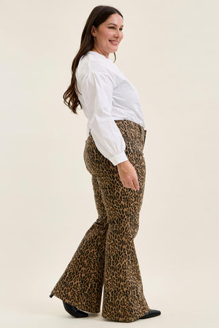 Judy Blue Mid Rise Leopard Luxe Jaqueline Flare Denim Jeans 881180