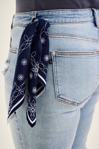 Judy Blue Mid Rise Bandana Loop Boyfriend Denim Jeans 82723