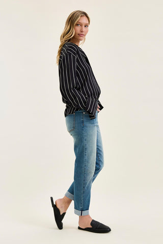 Judy Blue Mid Rise Double Button Cool Denim Boyfriend Denim Jeans 881089