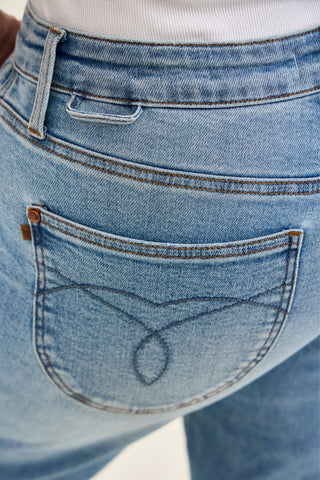 Judy Blue Mid Rise Bandana Loop Ankle Straight Denim Jeans 881120