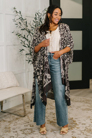 Urbanista Bella Vida Open Front Floral Print Kimono