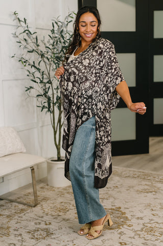 Urbanista Bella Vida Open Front Floral Print Kimono