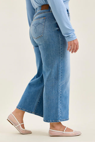 Judy Blue Mid Rise Claudia Ankle Wide Leg Denim Jeans 82738