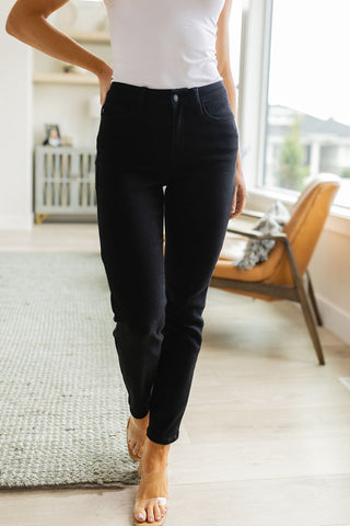 Judy Blue Edith Mid Rise Classic Slim Jeans in Black - Exclusive