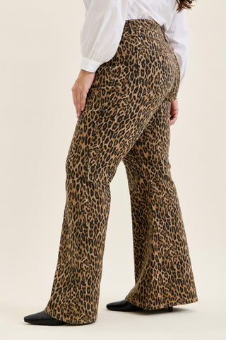 Judy Blue Mid Rise Leopard Luxe Jaqueline Flare Denim Jeans 881180