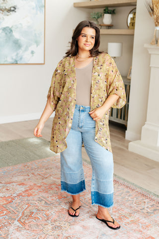 Center & Main Go Anywhere Floral Kimono