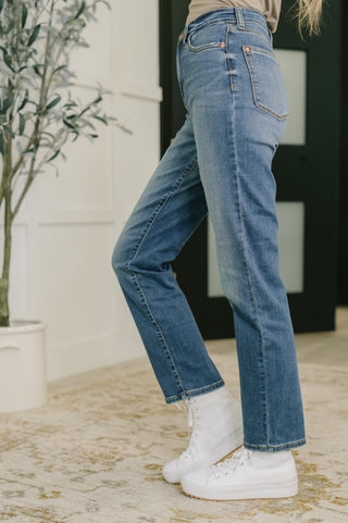 Judy Blue Izzie High Waist Straight Fit - Exclusive