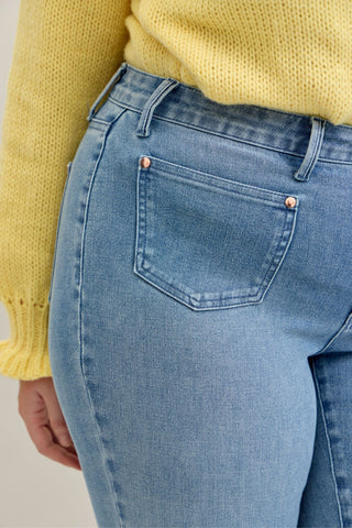 Judy Blue Mid Rise Contrast Wash & Front Patch Bootcut Denim Jeans 881053