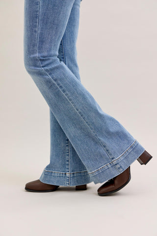 Judy Blue Mid Rise Flare Denim Jeans 82676