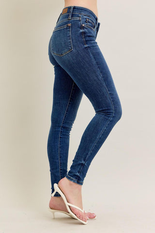 Judy Blue Mid Rise Handsand Skinny Denim Jeans 82252