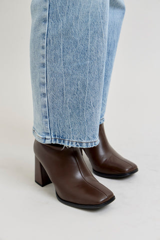 Judy Blue Mid Rise Rigid Magic Destroy Straight Denim Jeans 881060 - Petite