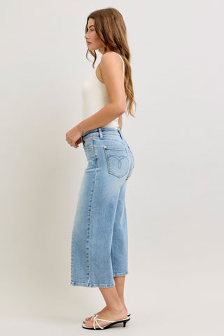 Judy Blue Mid Rise Vintage Pockets & Seam Detail Wide Leg Crop Denim Jeans 881076