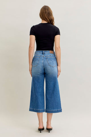 Judy Blue Mid Rise Vintage Pockets & Wide Hem Wide Leg Crop Denim Jeans 881006