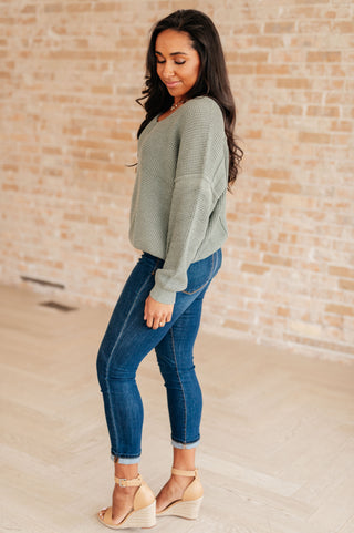 Heyson Magi Lune V-Neck Sweater