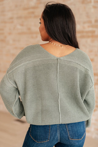 Heyson Magi Lune V-Neck Sweater
