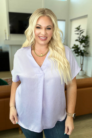 Andree By Unit Pleat Front V-Neck Top in Lavender