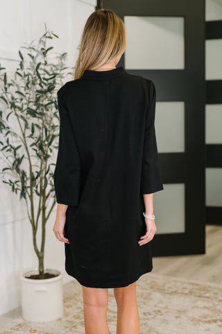 Dear Scarlett Portfolio Quarter Sleeve Dress in Black