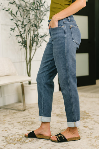 Judy Blue Shane Mid Rise Billie Boyfriend Jean in Dark Cozy Indigo
