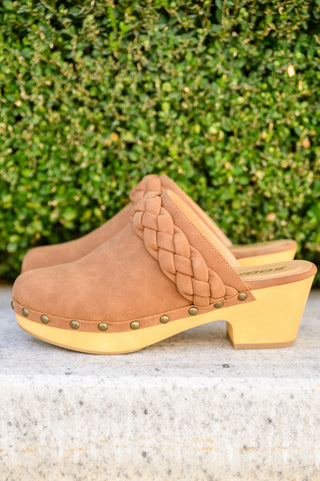 Hailey & Co Taylor Braided Clogs In Brown