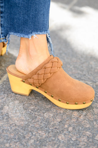 Hailey & Co Taylor Braided Clogs In Brown