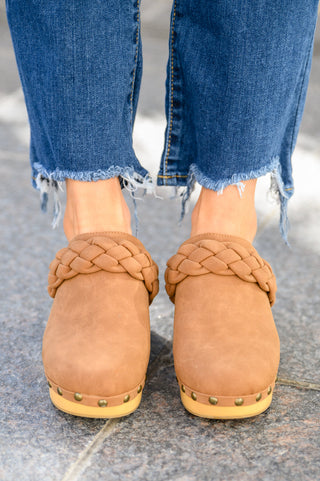 Hailey & Co Taylor Braided Clogs In Brown