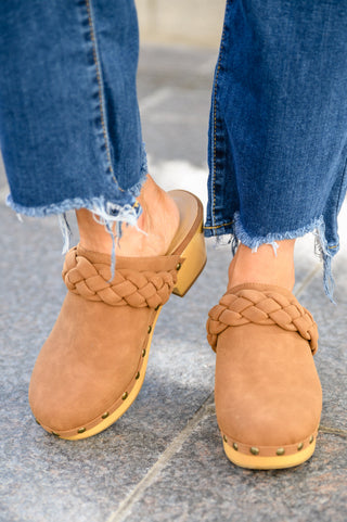Hailey & Co Taylor Braided Clogs In Brown