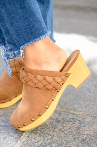 Hailey & Co Taylor Braided Clogs In Brown