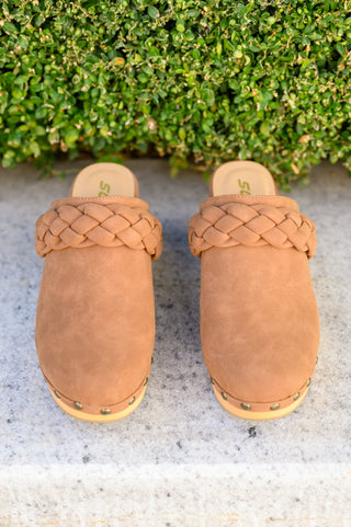 Hailey & Co Taylor Braided Clogs In Brown