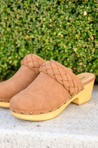 Hailey & Co Taylor Braided Clogs In Brown