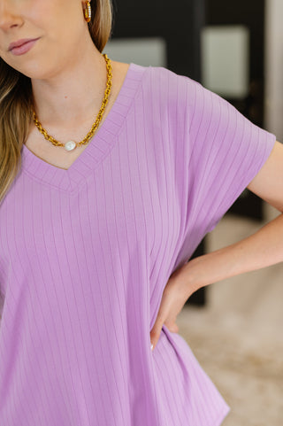 Andree By Unit Top Shelf Basic V-Neck Ribbed Tee in Lavender