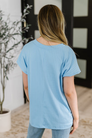 Andree By Unit Top Shelf Basic V-Neck Ribbed Tee in Sky Blue