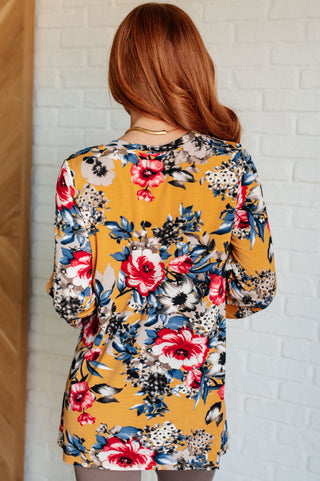 Dear Scarlett V-Neck Scoop Hem Top in Marigold Floral